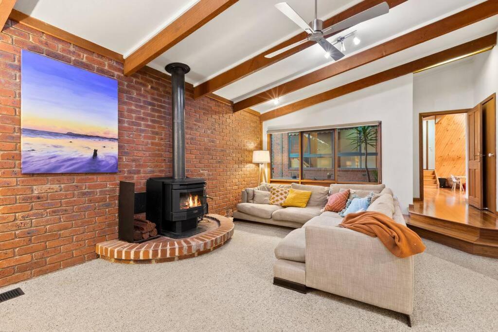 Beachside Weekender Retreat With Sleeps 11-13 *